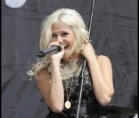 La sublime Pixie Lott se produit sur scène, dimanche 22 août, dans le cadre du V Festival, en Angleterre.  