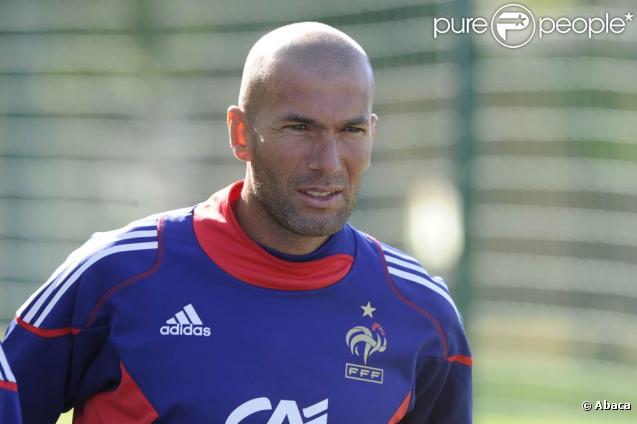 Mercredi 1er septembre, Zinedine Zidane rejoignait son copain Laurent Blanc et le groupe France à Clairefontaine pour une session d'entraînement technique et ludique !