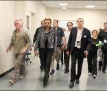 Johnny Hallyday met un terme à sa collaboration historique avec son producteur Jean-Claude Camus (photo : avec Johnny au Stade de France, en mai 2009, lors du Tour 66). En septembre 2010, Gilbert Coullier prend la relève.