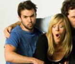 Katlin Olson et Rob McElhenney dans la série Philadelphia