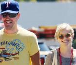  Reese Witherspoon et Jim Toth sortent du Sugar Fish Sushi à Los Angeles le 3 septembre 2010 