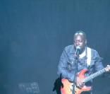 Wyclef Jean sur scène en train d'accuser Sean Penn de sniffer de la cocaïne
