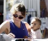 Ellen Pompeo et sa fille Stella à Hollywood, le 10 septembre 2010