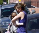 Ellen Pompeo et sa fille Stella à Hollywood, le 10 septembre 2010
