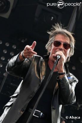 Dimanche 12 septembre 2010, Jacques Dutronc donnait le concert final de la 80e Fête de l'Huma, après le discours de clôture du secrétaire général du PCF Pierre Laurent.