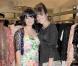 Lily Allen et sa demi-soeur Sarah Owen présentent leurs modèles "vintage" lors de la Fashion Night Out. Septembre 2010