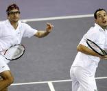 Michaël Llodra et Arnaud Clément (ici lors d'un match à Madrid) ont apporté le point qui manquait à la France pour atteindre la finale de la Coupe Davis