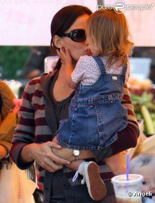 Jennifer Garner et ses filles au marché de Los Angeles (19 septembre 2010)