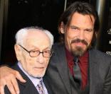 Eli Wallach et Josh Brolin à l'occason de l'avant-première de  Wall Street : l'argent ne dort jamais , au Ziegfeld Theatre de New York, le 20 septembre 2010.