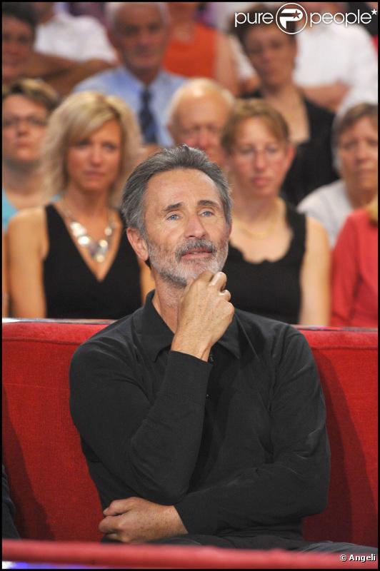 Thierry Lhermitte lors de l'enregistrement de l'émission Vivement Dimanche le 22 septembre 2010 (diffusion le 26 septembre)