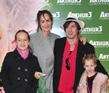 Eric Serra et sa famille à l'avant-première d'Arthur 3, à l'UGC Ciné Cité Bercy, le 26 septembre 2010