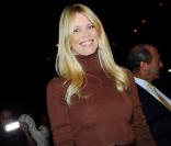 Claudia Schiffer lors du défilé Salvatore Ferragamo à Milan, le 26 septembre 2010