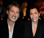 Antoine de Caunes et Daphné Roulier au défilé Alexis Mabille, le 3 octobre 2010, à Paris.