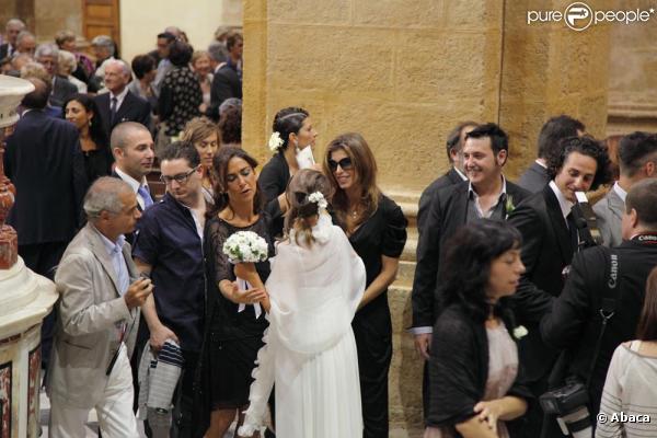 Elisabetta Canalis est de retour chez elle en Italie près d'Oristano en Sardaigne le 20 septembre 2010 lors du mariage d'une de ses amies  