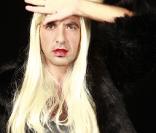 Nikos Aliagas se prend pour Lady Gaga à l'occasion du concours NRJ