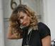 Billie Piper : La call girl continue de faire son show en pleine rue !