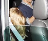 Scarlett Johansson, non, pardon, la tete blonde de Scarlett Johansson et son époux, Ryan Reynolds, avec son corps tout entier.