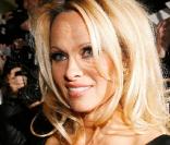 Pamela Anderson à la première de  The Commuter , à l'Acqua, à Londres, le 25 octobre 2010
