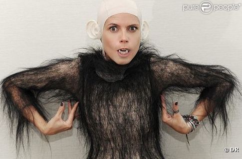 Heidi Klum dans l'un de ses déguisements d'Halloween 2011