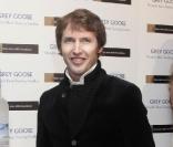  James Blunt lors de la soirée Winter Ball organisée par la Elton John AIDS Foundation à l'ambassade américaine à Londres le 30 octobre 2010 