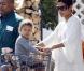 Halle Berry fait des courses au supermarché avec sa petite Nahla le 30 octobre 2010 à Los Angeles