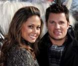 Nick Lachey et Vanessa Minnillo posent pour une publicité dans Cantral Park à New York en février 2010 