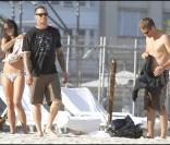 Jordana Brewster et Paul Walker à Rio de Janeiro pour le tournage de Fast and Furious 5, à la plage, le 3 novembre
