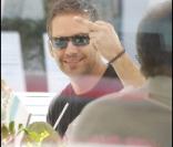 Paul Walker arrive à Rio de Janeiro pour le tournage de Fast and Furious 5, et vont directement à la plage, le 3 novembre