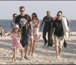 Paul Walker et Jordana Brewster arrivent à Rio de Janeiro pour le tournage de Fast anf Furious 5, et vont directement à la plage, le 3 novembre