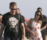Paul Walker et Jordana Brewster arrivent à Rio de Janeiro pour le tournage de Fast and Furious 5, et vont directement à la plage, le 3 novembre