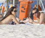 Jordana Brewster et Paul Walker arrivent à Rio de Janeiro pour le tournage de Fast and Furious 5, et vont directement à la plage, le 3 novembre