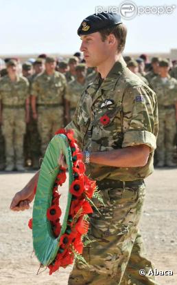 Au Cenotaph, à Londres, le Remembrance Sunday, le 14 novembre 2010, membres de la famille royale britannique et du gouvernement commémoraient leurs morts. Le prince William, lui, faisait de même dans le Helmand, en Afghanistan.