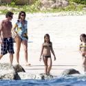 Cindy Crawford : Parfaite sur la plage, elle se lance dans la cosmétique !