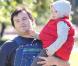 Jack Black et son fils Thomas lors d'une après-midi au Cold Water Canyon Park de Los Angeles, le 28 novembre 2010.