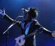 Matthieu Chedid en concert : un Mister Mystère électrisant... Johnny Hallyday savait-il dans quoi il plongeait en le rejoignant sur scène le 3 décembre 2010 ?