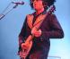 Matthieu Chedid en concert : un Mister Mystère électrisant... Johnny Hallyday savait-il dans quoi il plongeait en le rejoignant sur scène le 3 décembre 2010 ?