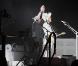 Photo exclusive - Matthieu Chedid en concert : un Mister Mystère électrisant... Johnny Hallyday savait-il dans quoi il plongeait en le rejoignant sur scène le 3 décembre 2010 ?