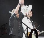 Matthieu Chedid en concert : un Mister Mystère électrisant... Johnny Hallyday savait-il dans quoi il plongeait en le rejoignant sur scène le 3 décembre 2010 ? Ci-dessus, le clip live de Mister Mystère par Off TV. 