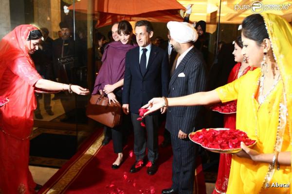 Le 5 décembre 2010, Nicolas Sarkozy et Carla Bruni, après une parenthèse romantique notamment consacrée au Taj Mahal privatisé pour eux, arrivaient à New Delhi. L'opération séduction continue...