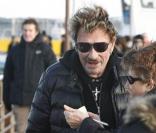 Johnny et Laeticia Hallyday, au lendemain du show surprise du rockeur à Montpellier avec M, retrouvaient des amis au Cap-Ferret, à l'occasion de l'anniversaire de Marie Poniatowski, belle-soeur de Marc Lavoine, également présent.
