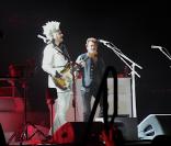 Johnny et M sur scène à Montpellier le 3 décembre 2010