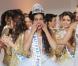Barbara Morel est très émue d'avoir été sacrée Miss Nationale 2011, sous le regard fier de Geneviève de Fontenay.