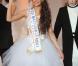 Barbara Morel est très émue d'avoir été sacrée Miss Nationale 2011, sous le regard fier de Geneviève de Fontenay.