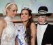 Barbara Morel est très émue d'avoir été sacrée Miss Nationale 2011, sous le regard fier de Geneviève de Fontenay.