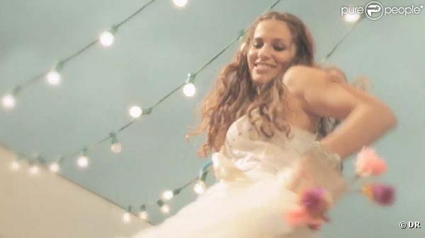 Images du clip  Le Syndrome de Peter Pan , d'Elisa Tovati, décembre 2010