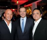 Dida, Patrick Ollier et Edouard Nahum au restaurant Gioia, au VIP Room, le 7 décembre 2010. Présentation du dernier bijou d'Edouard Nahum.