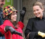 Becki Newton et sa partenaire sur le tournage d'Ugly Betty, Amarica Ferrara, à New-York en mars 200 