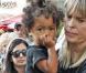 Heidi Klum et Seal profitent de leur enfants Leni, Henry et Lou au Grove pour un déjeuner et une glace en compagnie de la mère d'Heidi, Erna, et d'une nounou à Los Angeles le 11 décembre 2010 