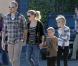 Reese Witherspoon, ses enfants Ava et Deacon, ainsi que son ami Jim Toth sortent d'une église de Santa Monica à Los Angeles après la messe le 12 décembre 2010
