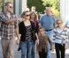 Reese Witherspoon, ses enfants Ava et Deacon, ainsi que son ami Jim Toth sortent d'une église de Santa Monica à Los Angeles après la messe le 12 décembre 2010